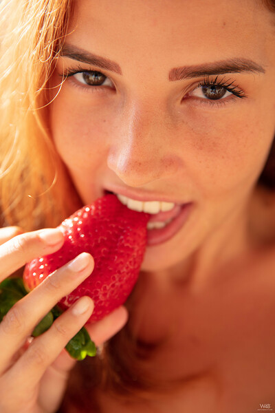 Model Agatha in Taste The Fruit